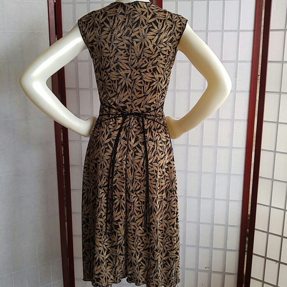 Dress - Picture 7 of 9